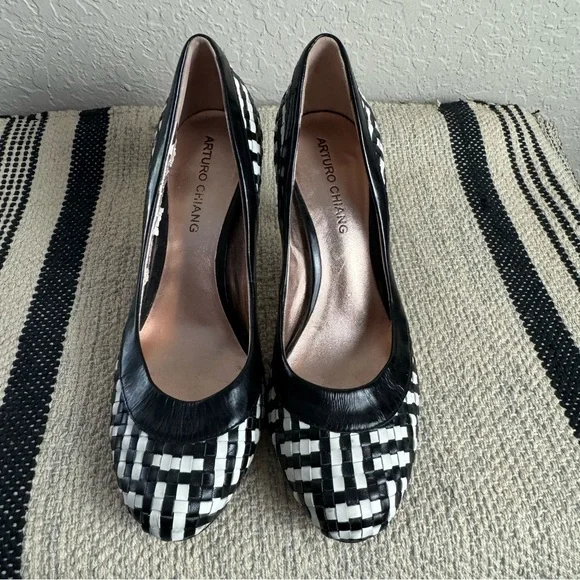 Arturo Chiang Castle Woven Leather Pump Heels in Black and White - Picture 2 of 8